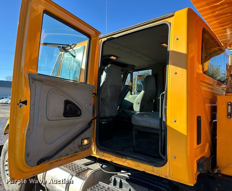image for item DW2959 2005 International  7400 dump truck