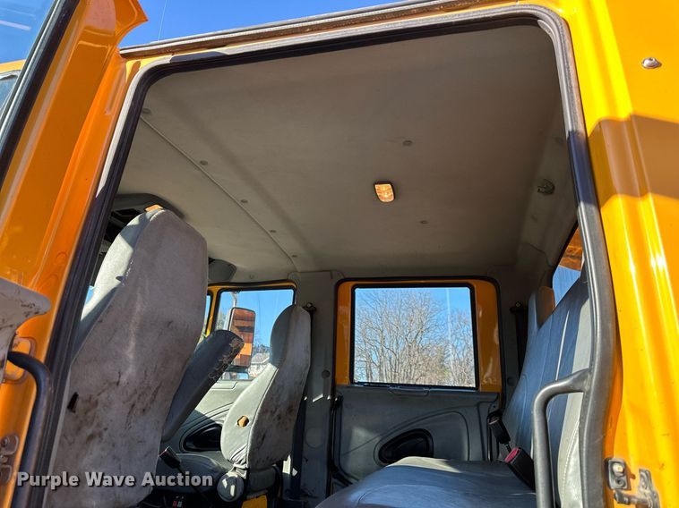 image for item DW2959 2005 International  7400 dump truck