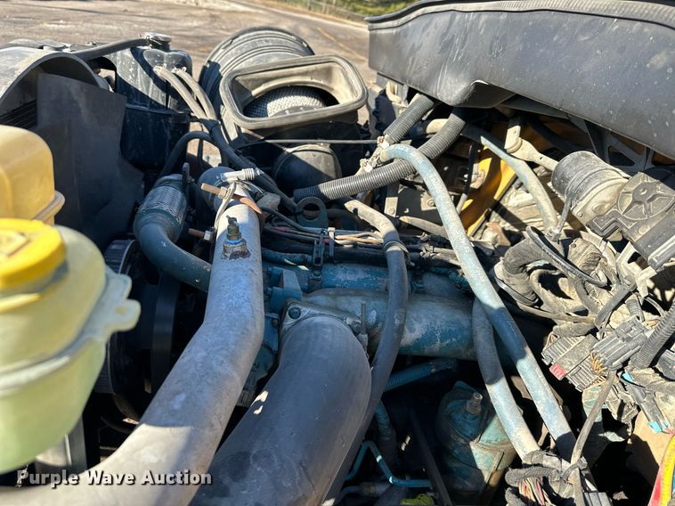 image for item DW2959 2005 International  7400 dump truck