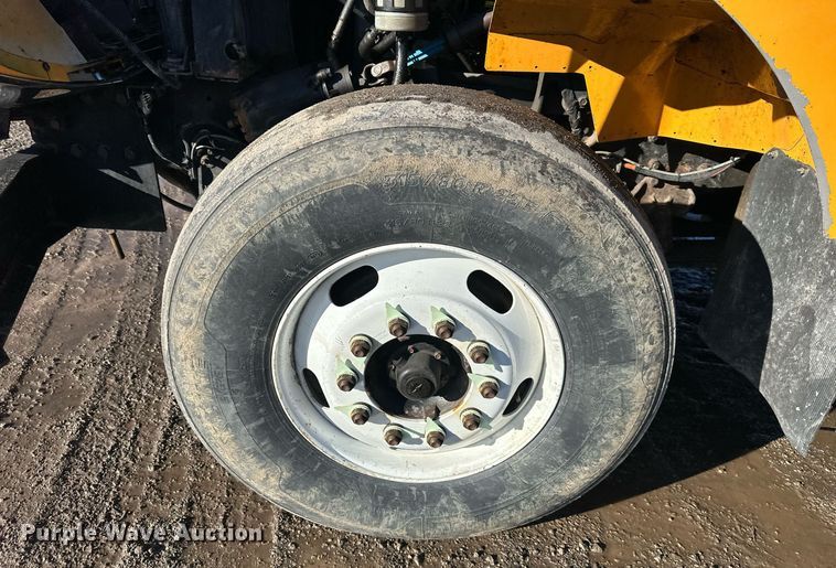 image for item DW2959 2005 International  7400 dump truck