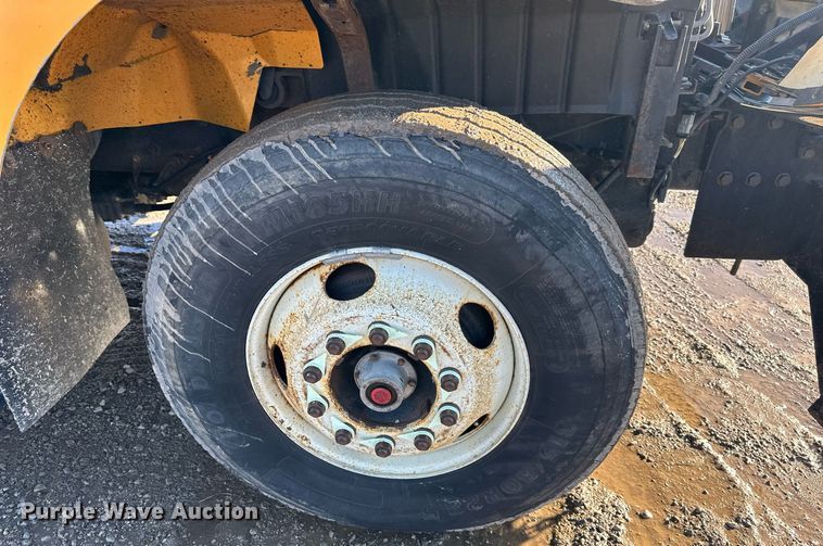 image for item DW2959 2005 International  7400 dump truck