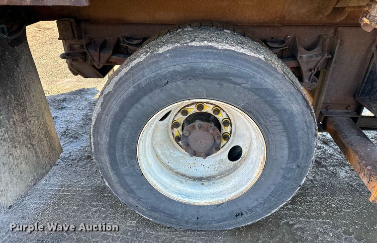 image for item DW2959 2005 International  7400 dump truck