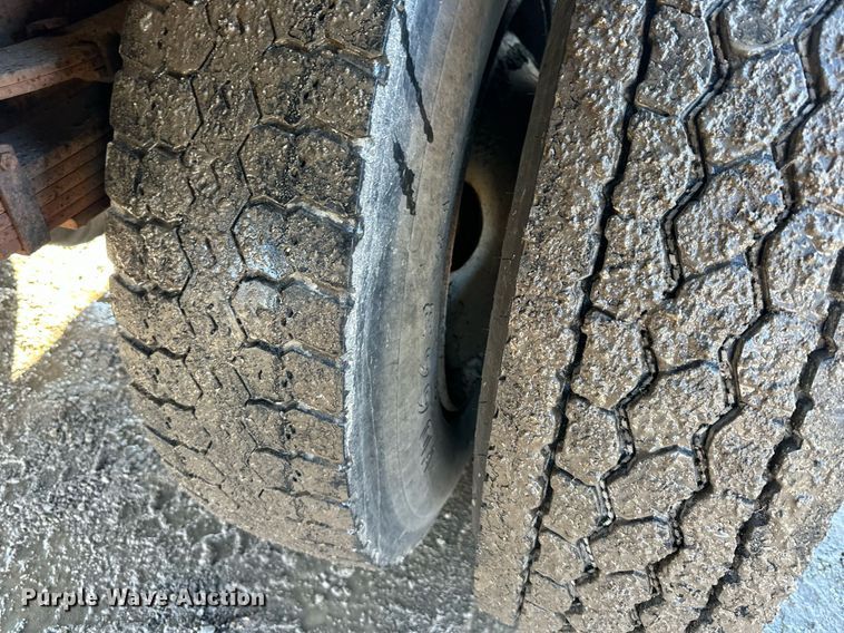 image for item DW2959 2005 International  7400 dump truck