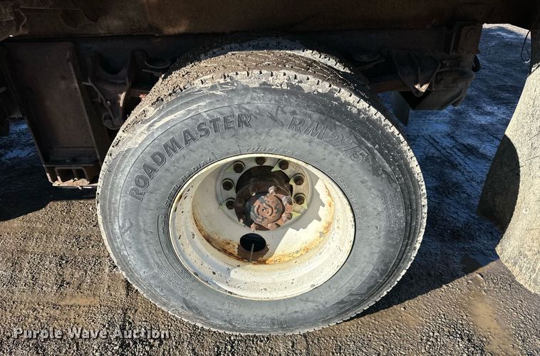 image for item DW2959 2005 International  7400 dump truck