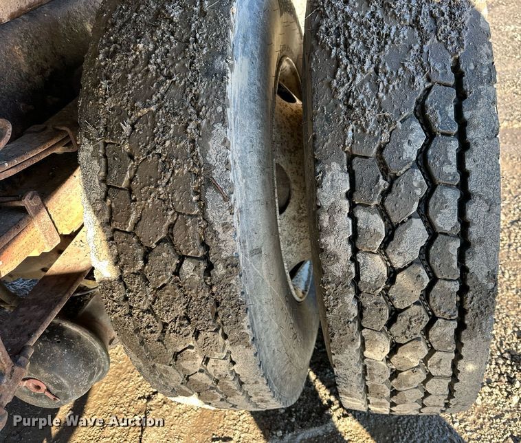 image for item DW2959 2005 International  7400 dump truck