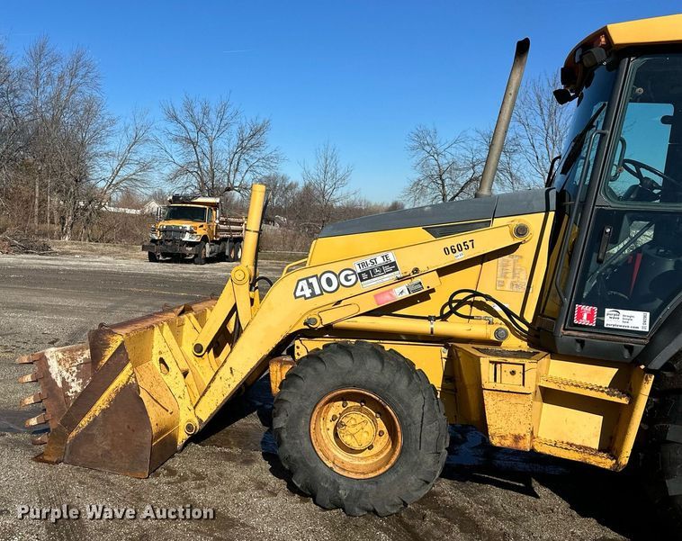 image for item DW2963 2003 John Deere 410G backhoe