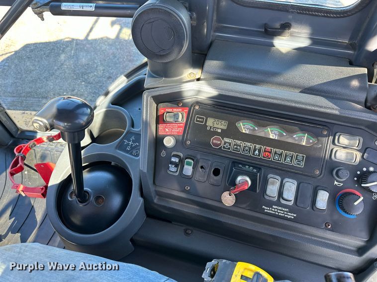 image for item DW2963 2003 John Deere 410G backhoe