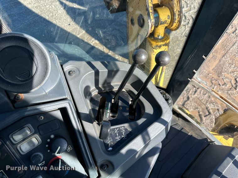 image for item DW2963 2003 John Deere 410G backhoe