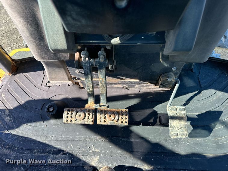 image for item DW2964 2003 John Deere 410G backhoe