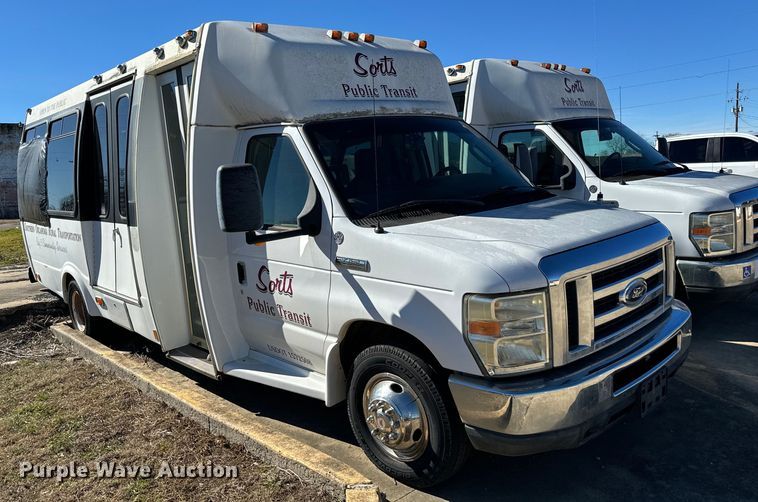 image for item EJ0174 2009 Ford E450 Super Duty shuttle bus