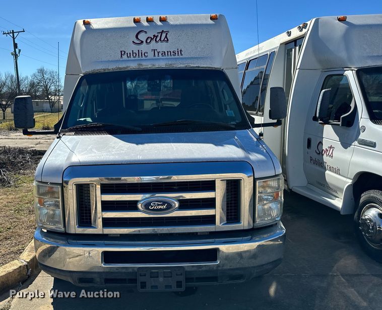 image for item EJ0174 2009 Ford E450 Super Duty shuttle bus