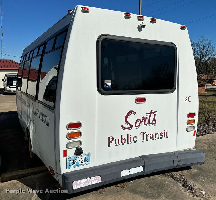 image for item EJ0174 2009 Ford E450 Super Duty shuttle bus