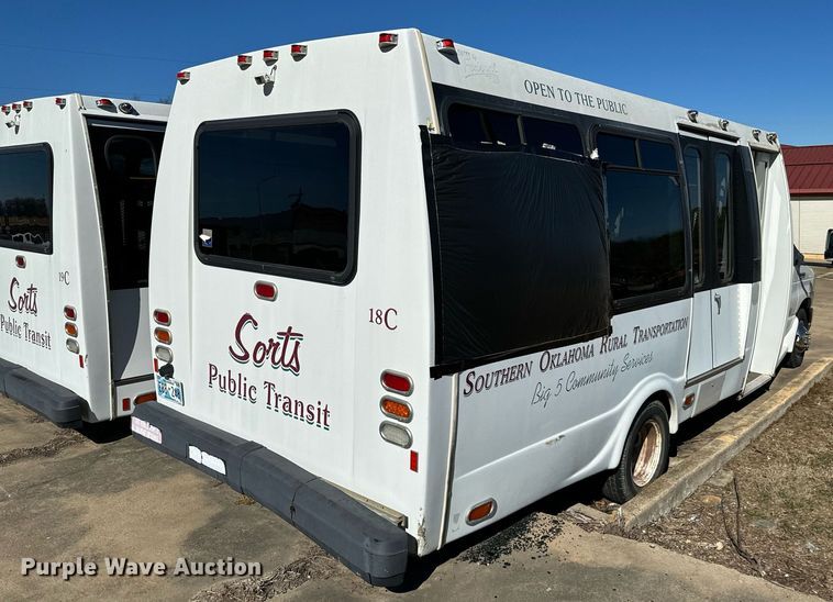 image for item EJ0174 2009 Ford E450 Super Duty shuttle bus