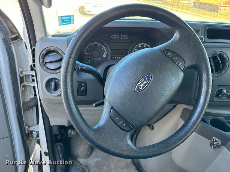 image for item EJ0174 2009 Ford E450 Super Duty shuttle bus