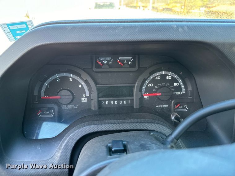 image for item EJ0174 2009 Ford E450 Super Duty shuttle bus