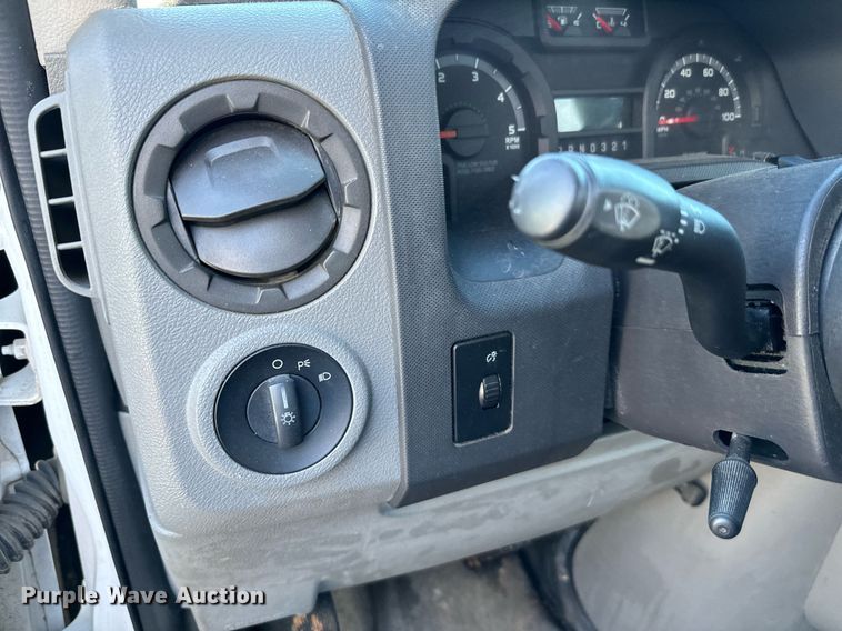 image for item EJ0174 2009 Ford E450 Super Duty shuttle bus