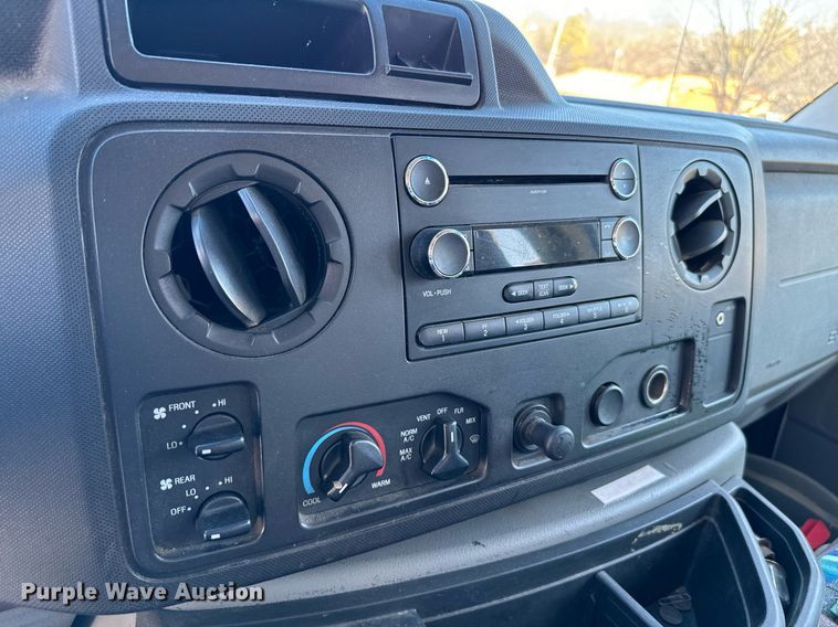 image for item EJ0174 2009 Ford E450 Super Duty shuttle bus