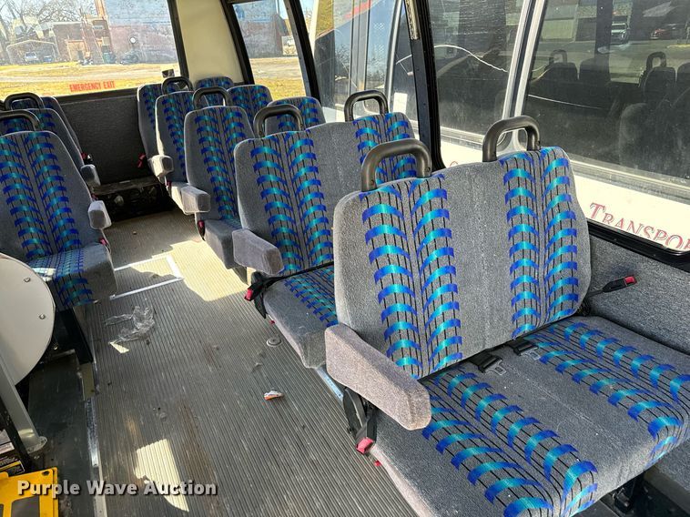 image for item EJ0174 2009 Ford E450 Super Duty shuttle bus