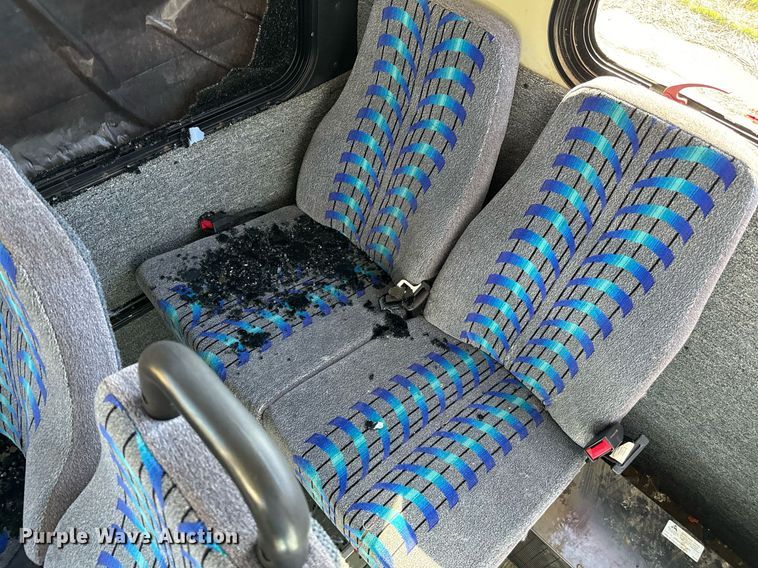 image for item EJ0174 2009 Ford E450 Super Duty shuttle bus