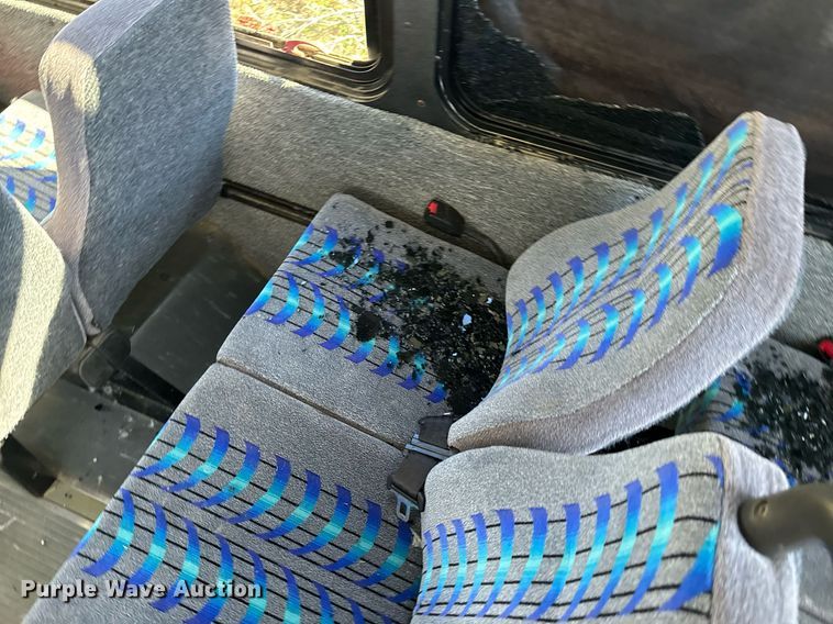 image for item EJ0174 2009 Ford E450 Super Duty shuttle bus