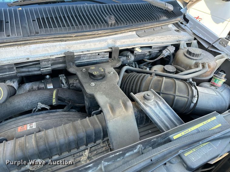 image for item EJ0174 2009 Ford E450 Super Duty shuttle bus