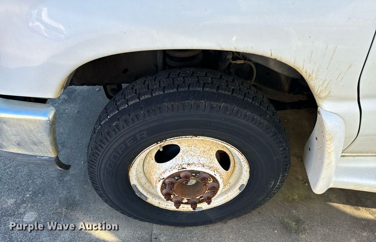 image for item EJ0174 2009 Ford E450 Super Duty shuttle bus