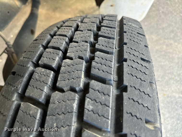 image for item EJ0174 2009 Ford E450 Super Duty shuttle bus