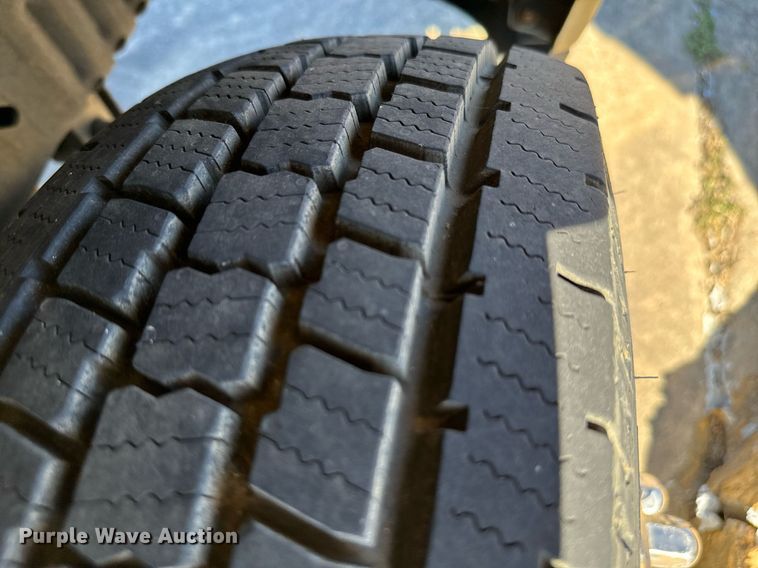 image for item EJ0174 2009 Ford E450 Super Duty shuttle bus