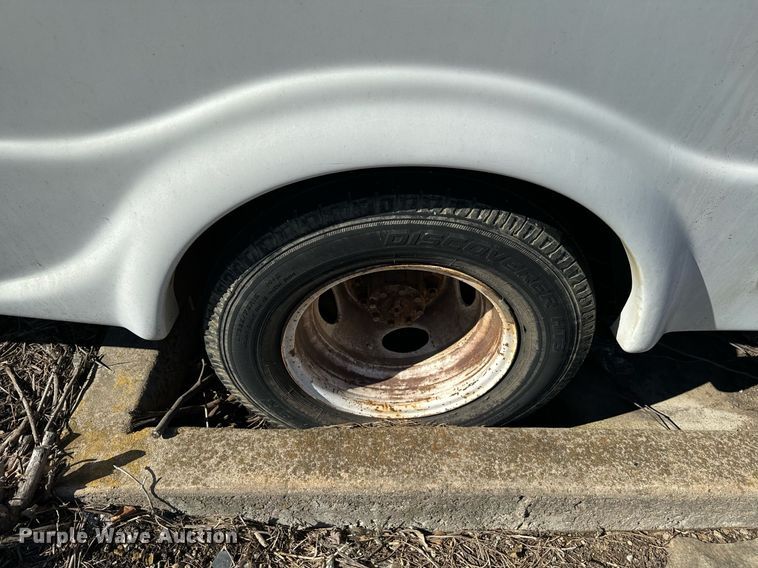 image for item EJ0174 2009 Ford E450 Super Duty shuttle bus