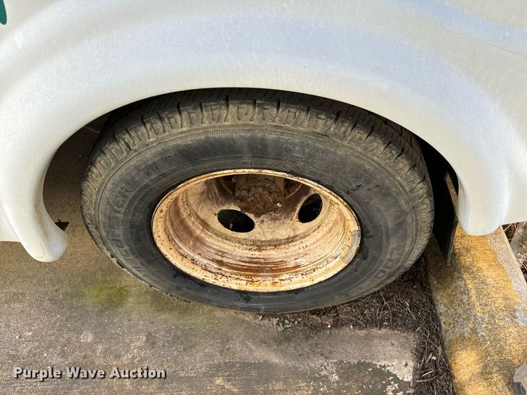 image for item EJ0174 2009 Ford E450 Super Duty shuttle bus