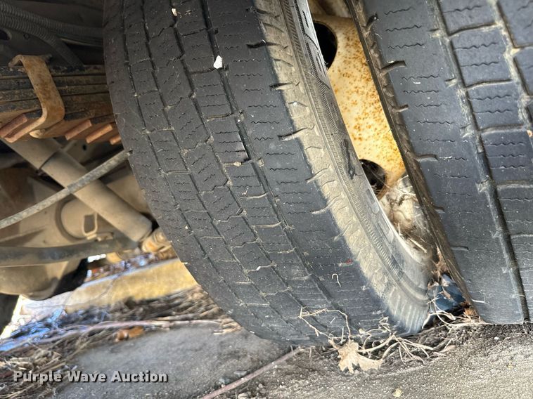 image for item EJ0174 2009 Ford E450 Super Duty shuttle bus