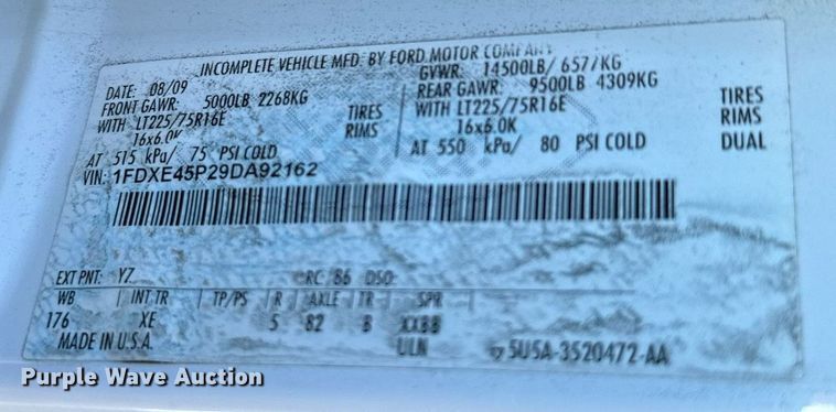 image for item EJ0174 2009 Ford E450 Super Duty shuttle bus