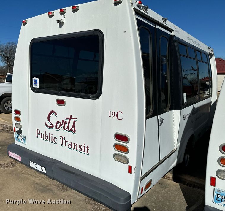 image for item EJ0175 2009 Ford E450 shuttle bus