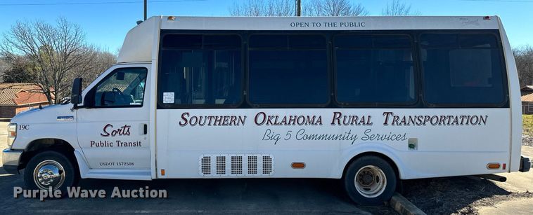 image for item EJ0175 2009 Ford E450 shuttle bus