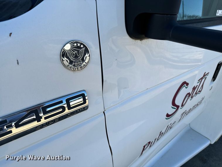 image for item EJ0175 2009 Ford E450 shuttle bus