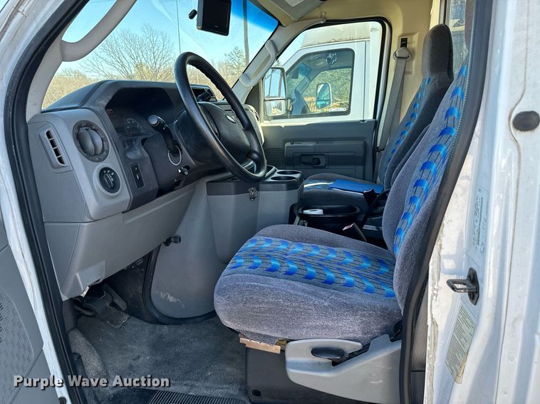 image for item EJ0175 2009 Ford E450 shuttle bus