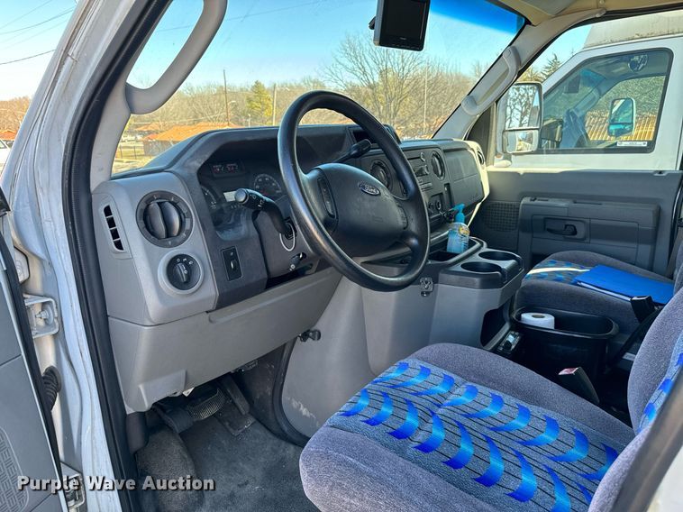 image for item EJ0175 2009 Ford E450 shuttle bus