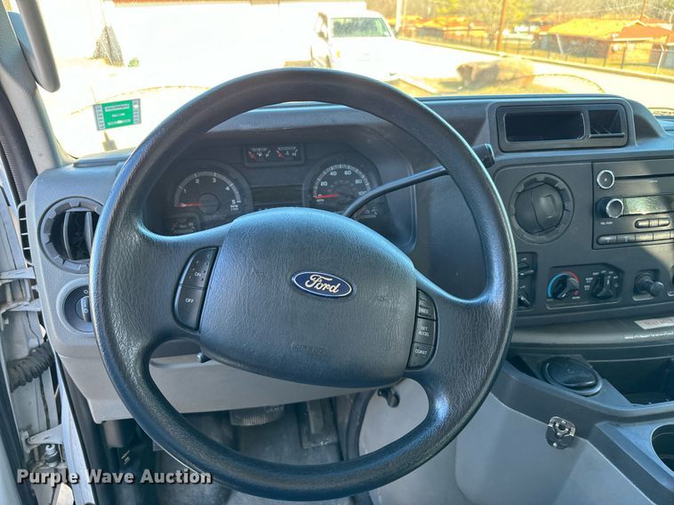 image for item EJ0175 2009 Ford E450 shuttle bus