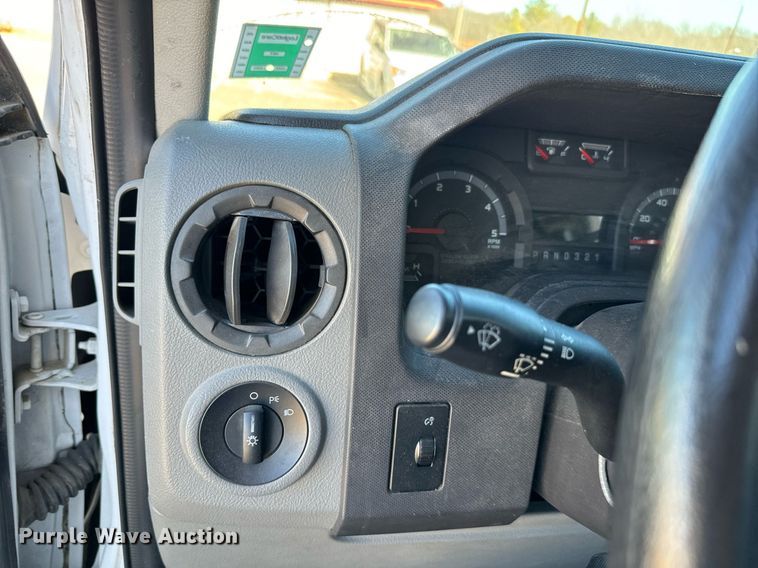 image for item EJ0175 2009 Ford E450 shuttle bus