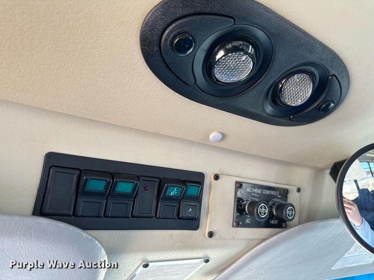 image for item EJ0175 2009 Ford E450 shuttle bus