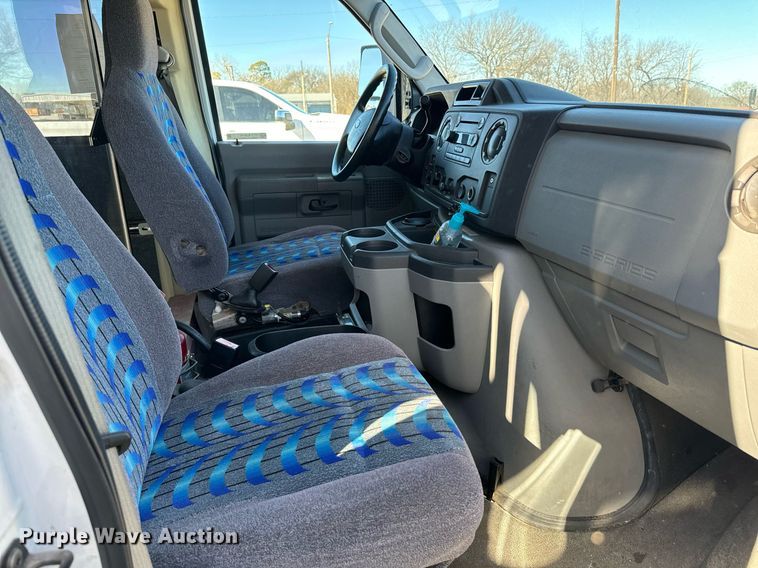 image for item EJ0175 2009 Ford E450 shuttle bus