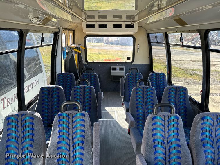 image for item EJ0175 2009 Ford E450 shuttle bus