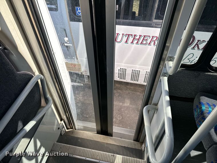 image for item EJ0175 2009 Ford E450 shuttle bus