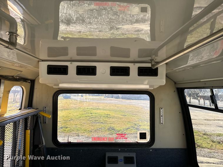 image for item EJ0175 2009 Ford E450 shuttle bus