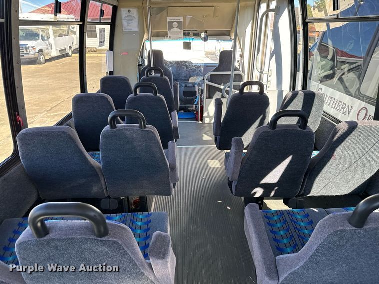 image for item EJ0175 2009 Ford E450 shuttle bus