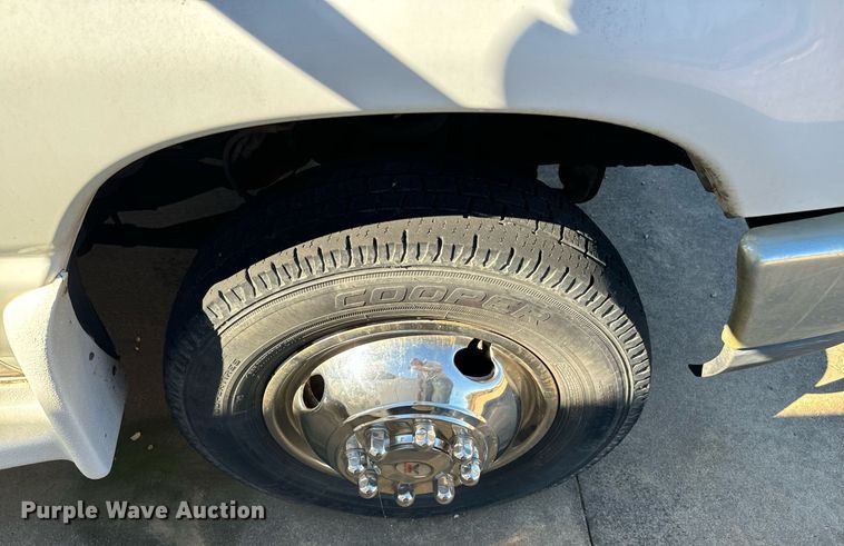 image for item EJ0175 2009 Ford E450 shuttle bus