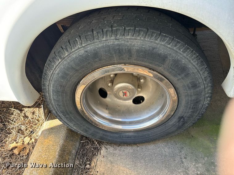 image for item EJ0175 2009 Ford E450 shuttle bus