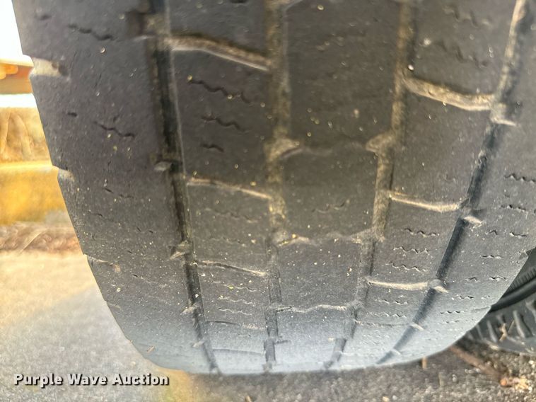 image for item EJ0175 2009 Ford E450 shuttle bus