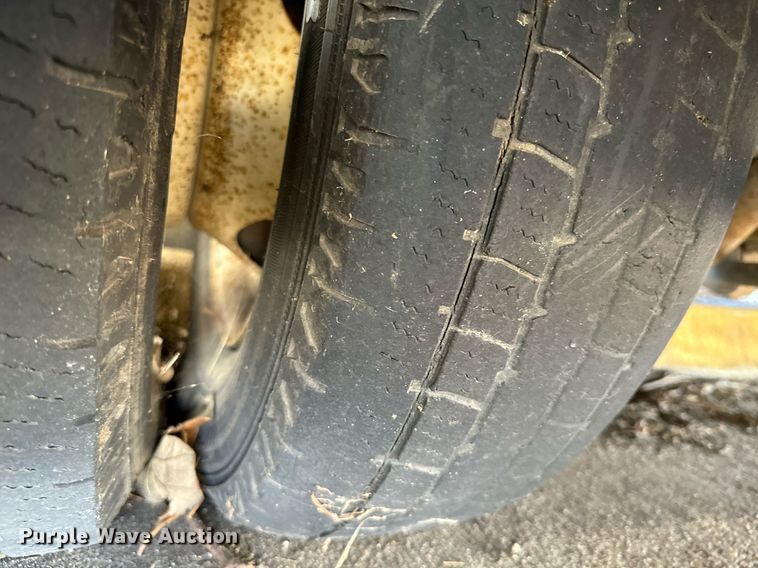 image for item EJ0175 2009 Ford E450 shuttle bus