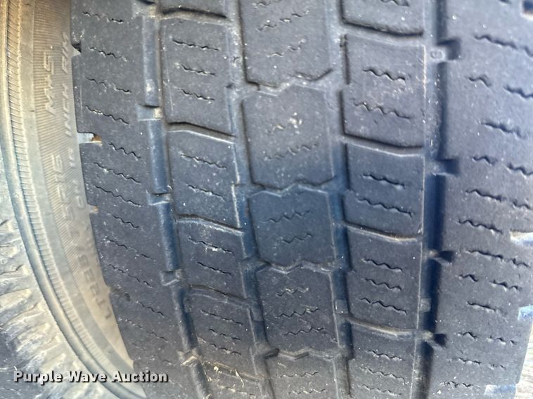 image for item EJ0175 2009 Ford E450 shuttle bus